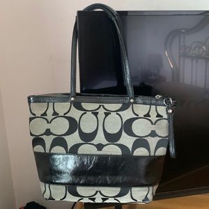 Coach Signature Jacquard and Patent leather shoulder bag gently used